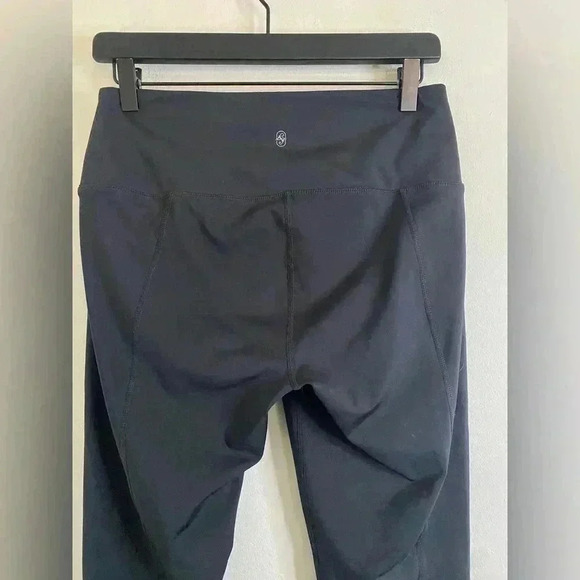 As Revival Cut Out Design Capri Leggings - Picture 2 of 3